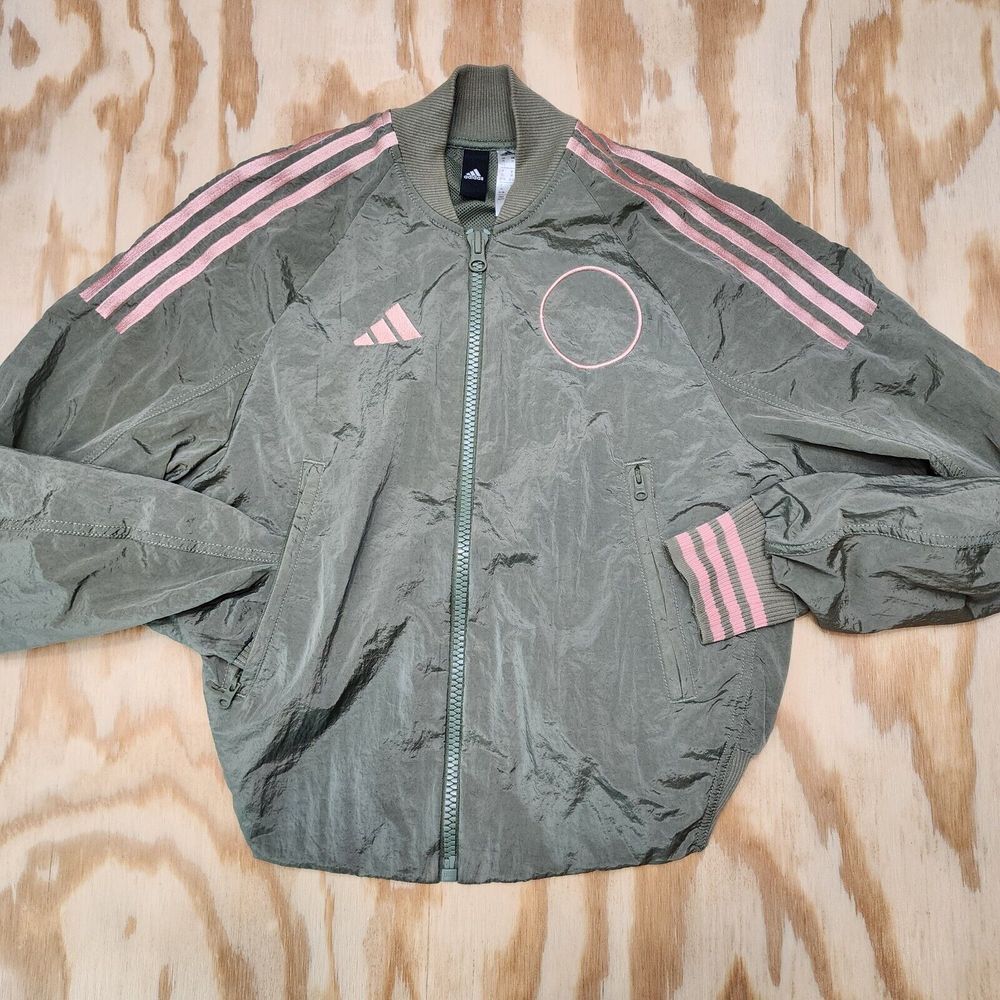 Adidas Womens XS VRCT Woven Jacket Legacy Green FI6720 Pink Emb Tigers TKO NWOT